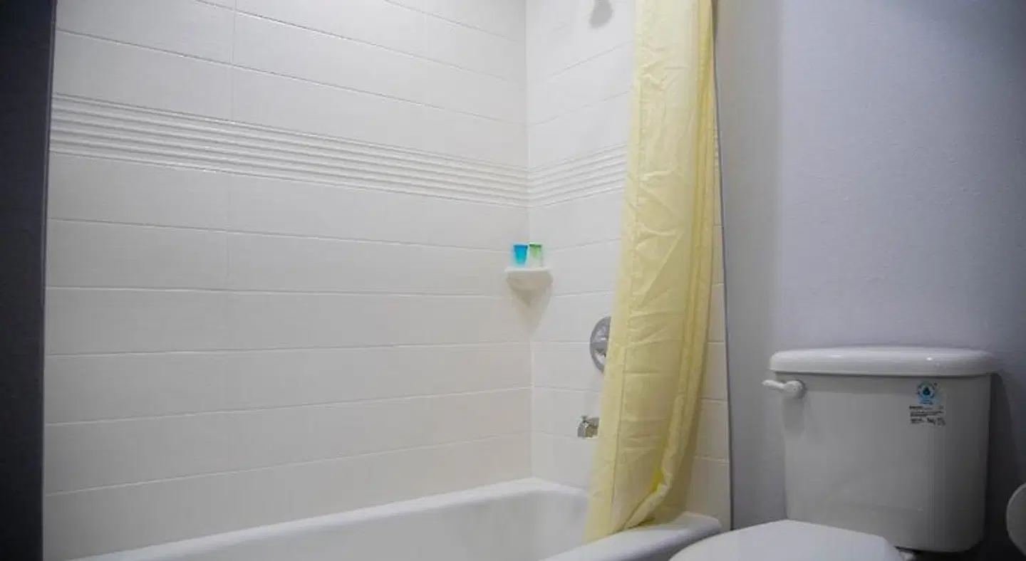 Econo Lodge Pico Rivera Badezimmer