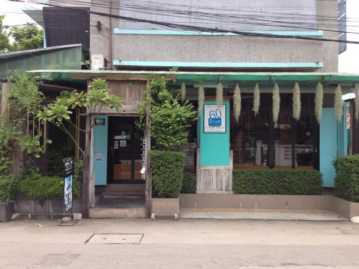 60 Blue House EXTERIOR