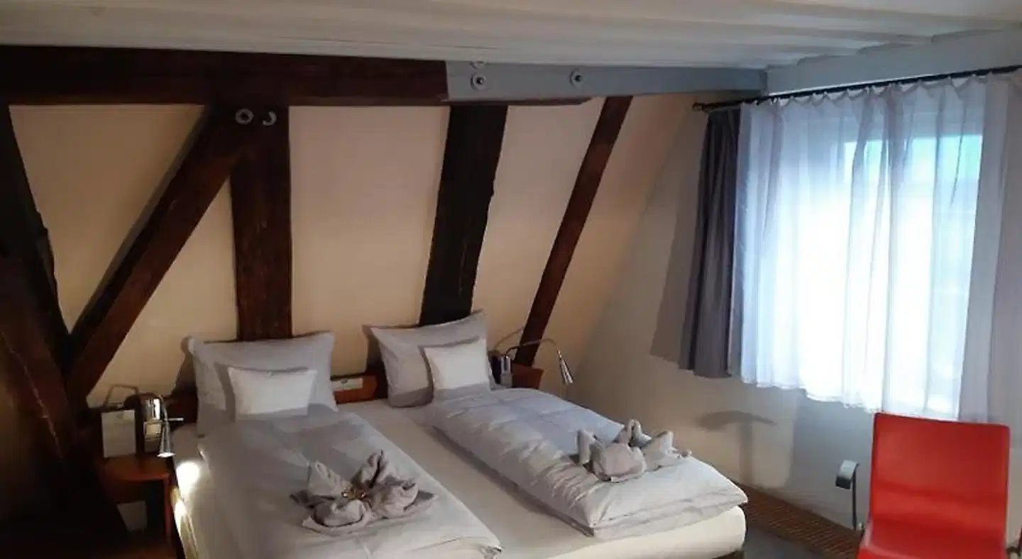 Schiefes Haus Wohnbeispiel