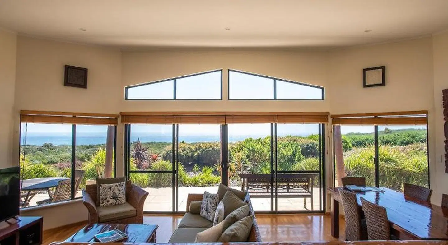 Redgate Beach Escape ROOM_EXAMPLE