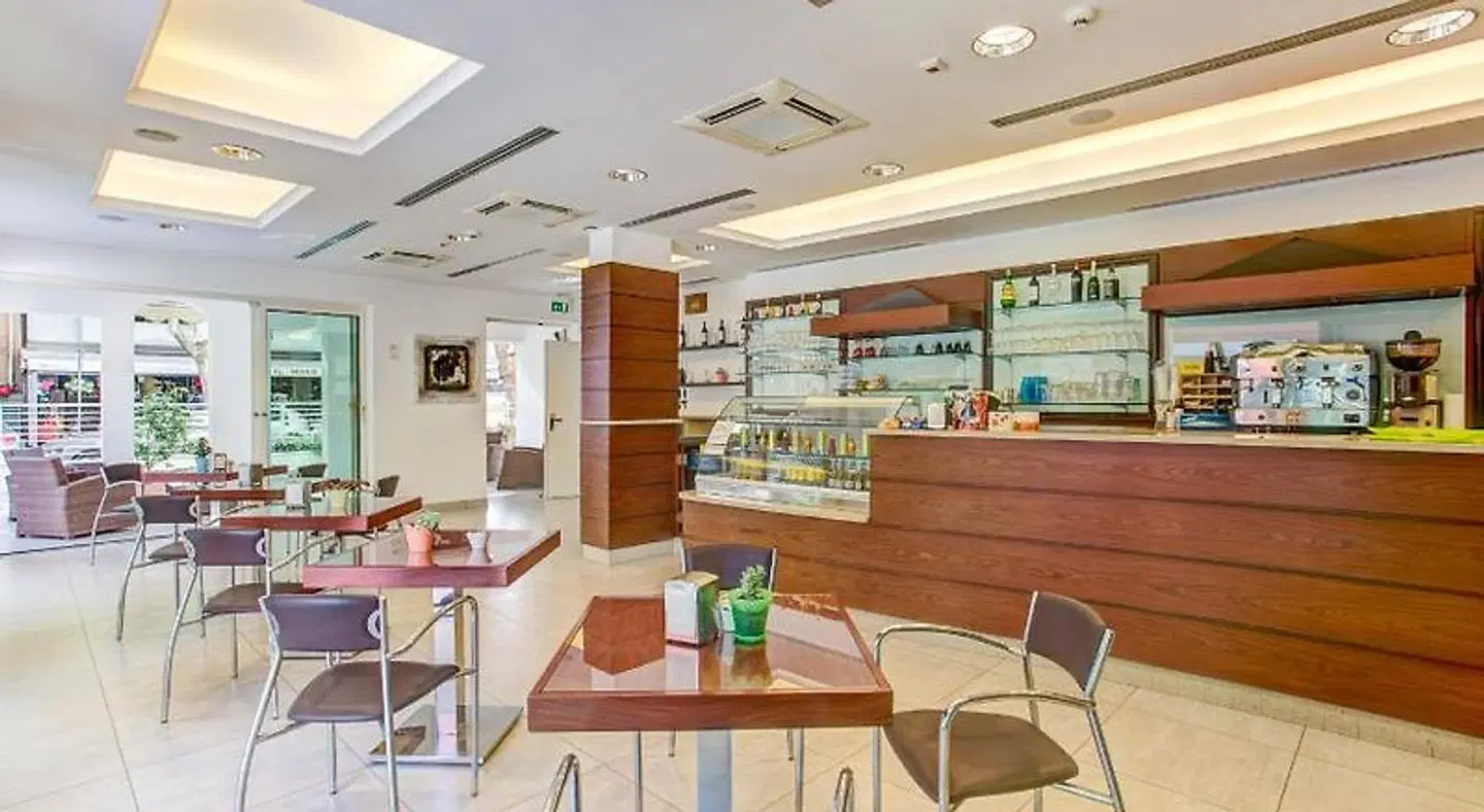 Wally Residence Bar