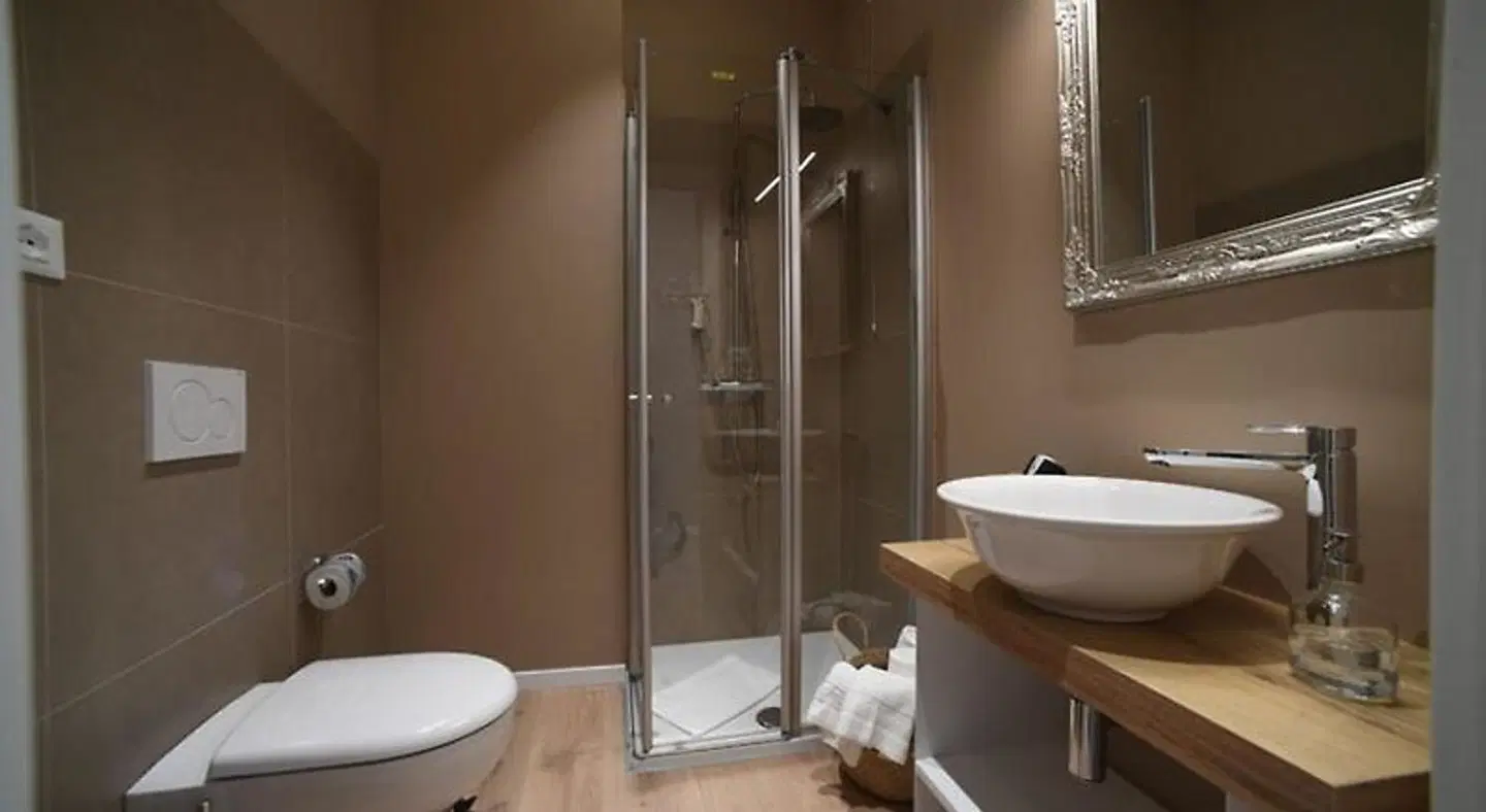 Lainez Rooms & Suites Badezimmer