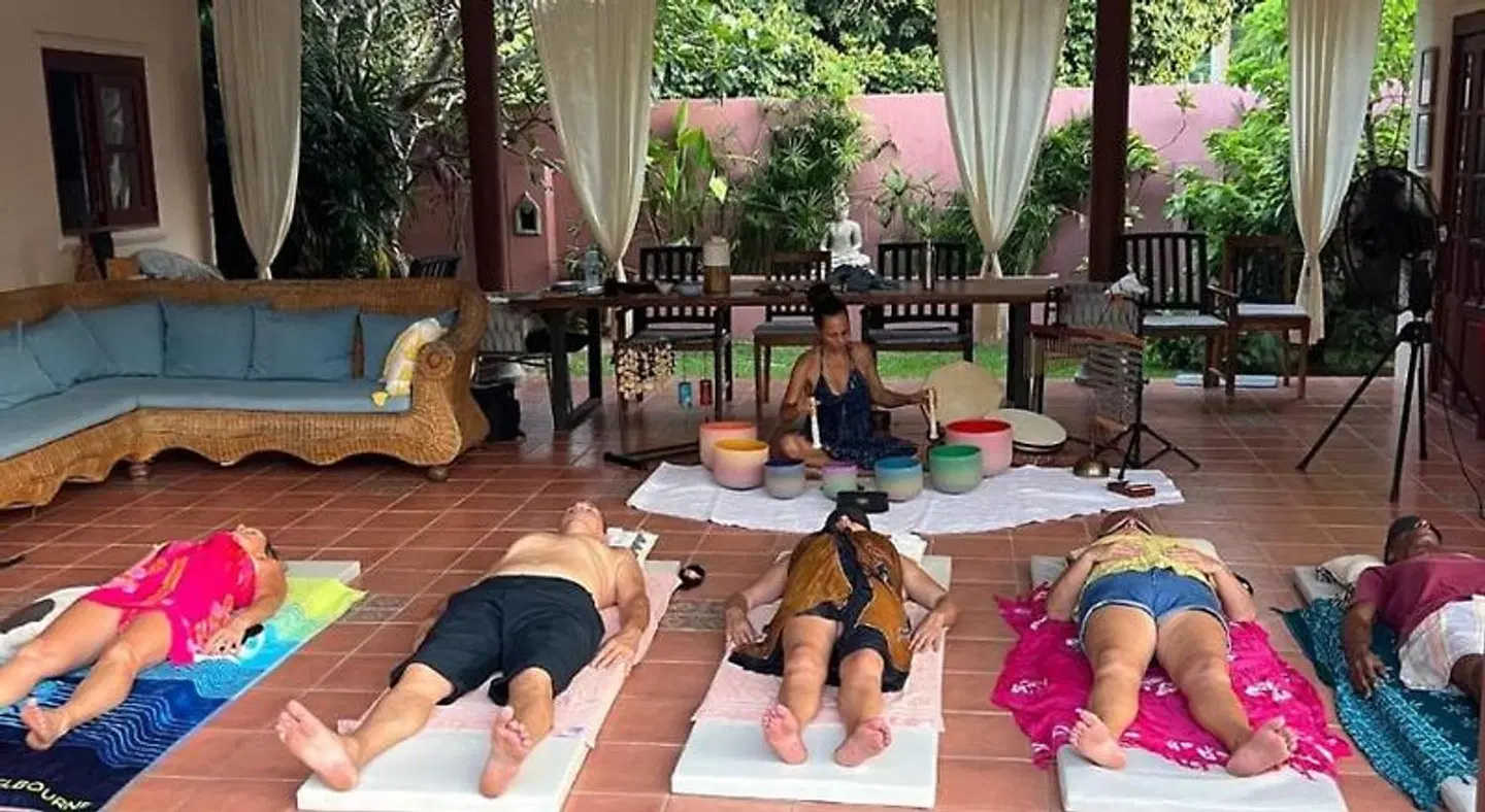 Laura's Guest House Samui PEOPLE