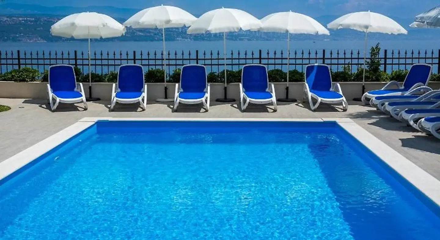 Hotel Domino OUTDOOR_POOL