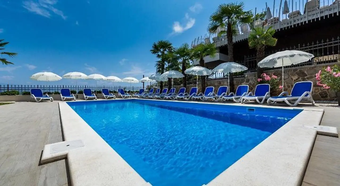 Hotel Domino OUTDOOR_POOL