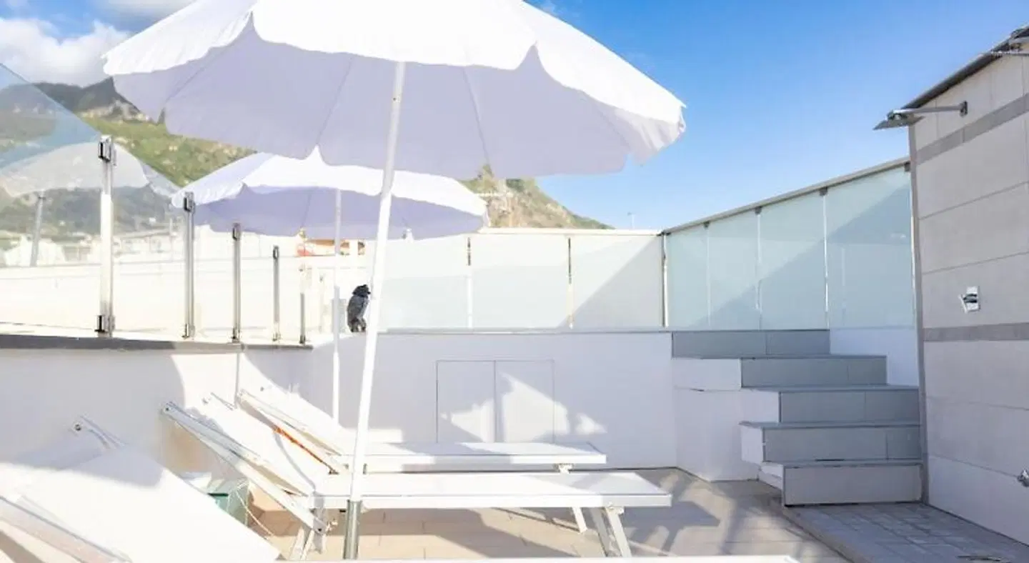 White 1903 Terrasse