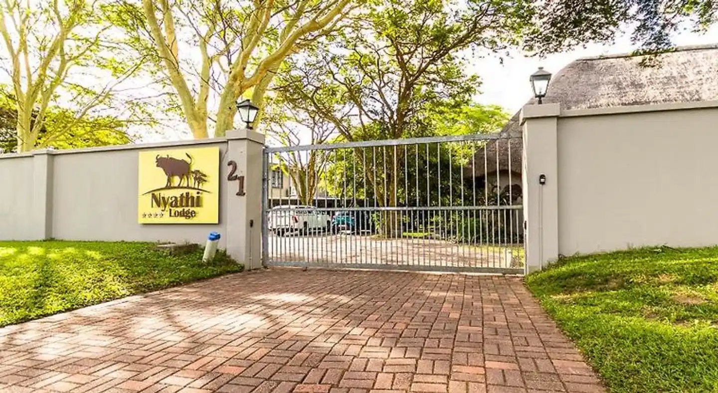 Nyathi Lodge Aussenansicht