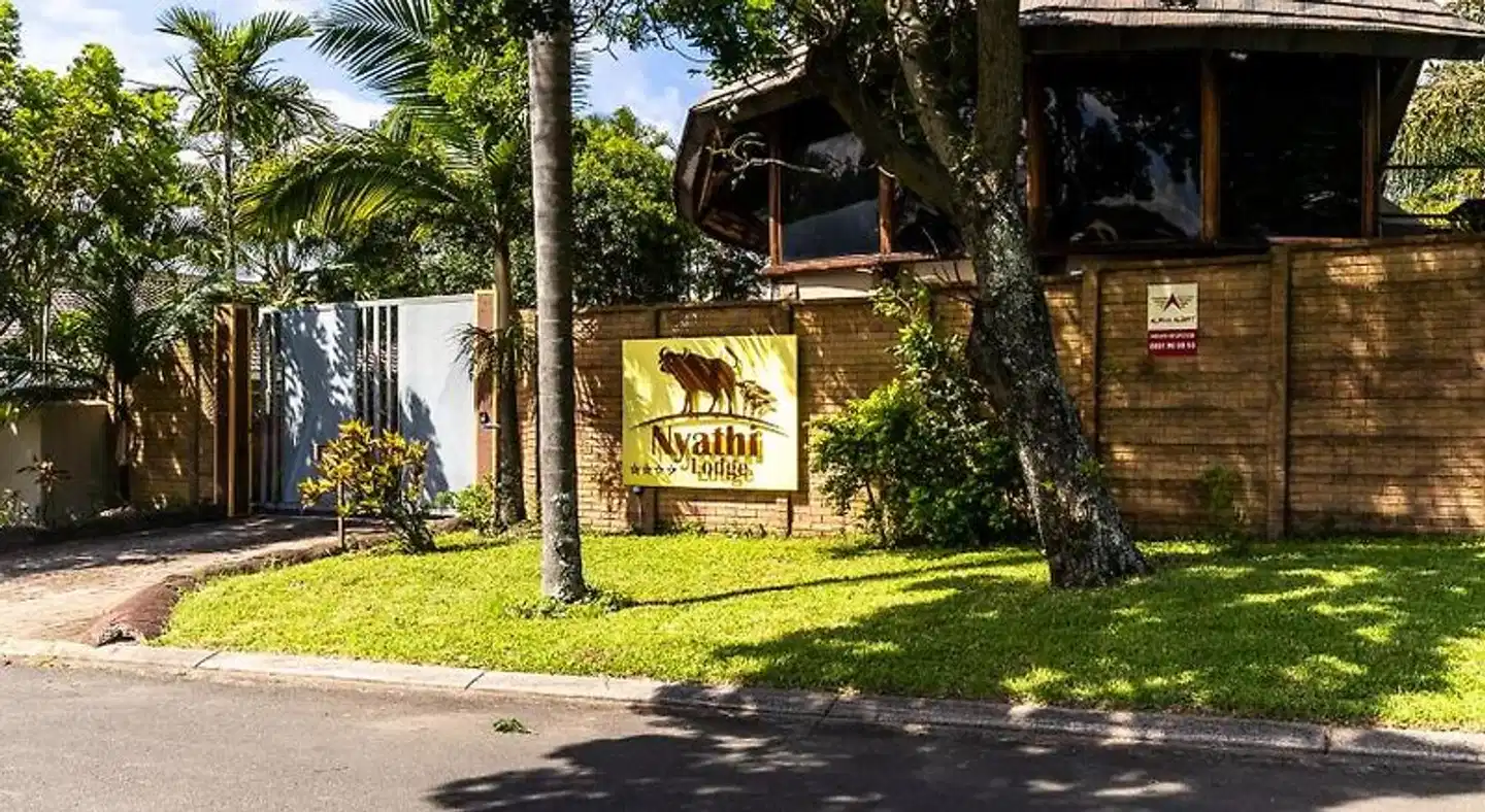 Nyathi Lodge Aussenansicht