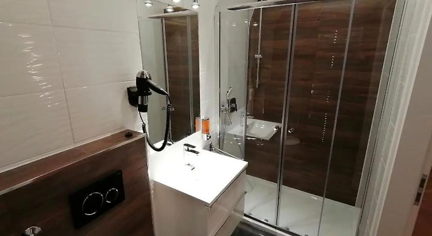 Goldener Star Aparthotel Badezimmer