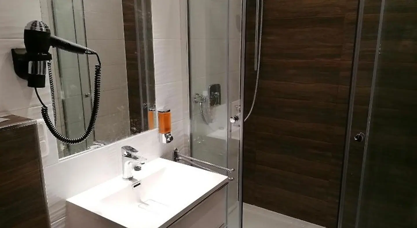 Goldener Star Aparthotel Badezimmer