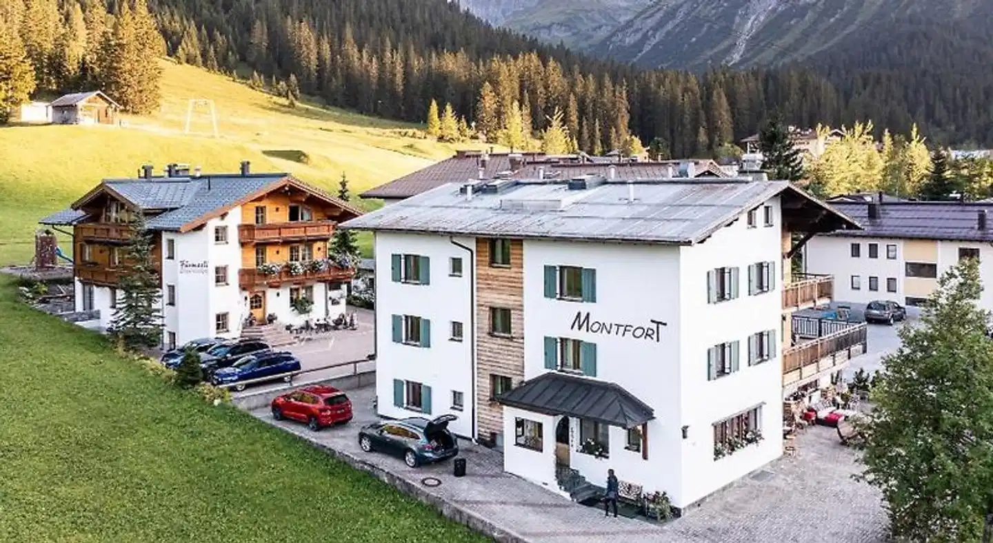 Hotel Pension Montfort Aussenansicht