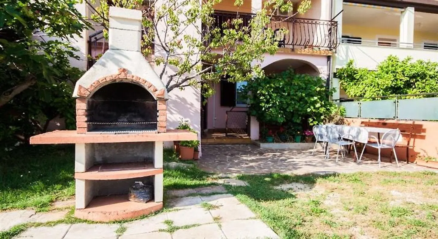 Apartments Dara Garten