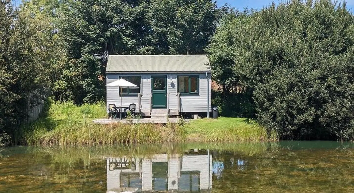 Lynstone Lakes EXTERIOR