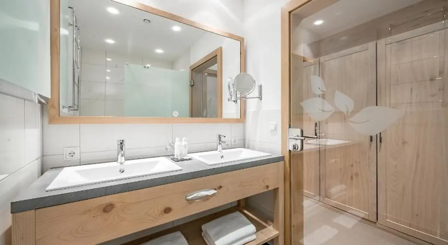Alpines Balance Hotel Weisses Lamm Badezimmer
