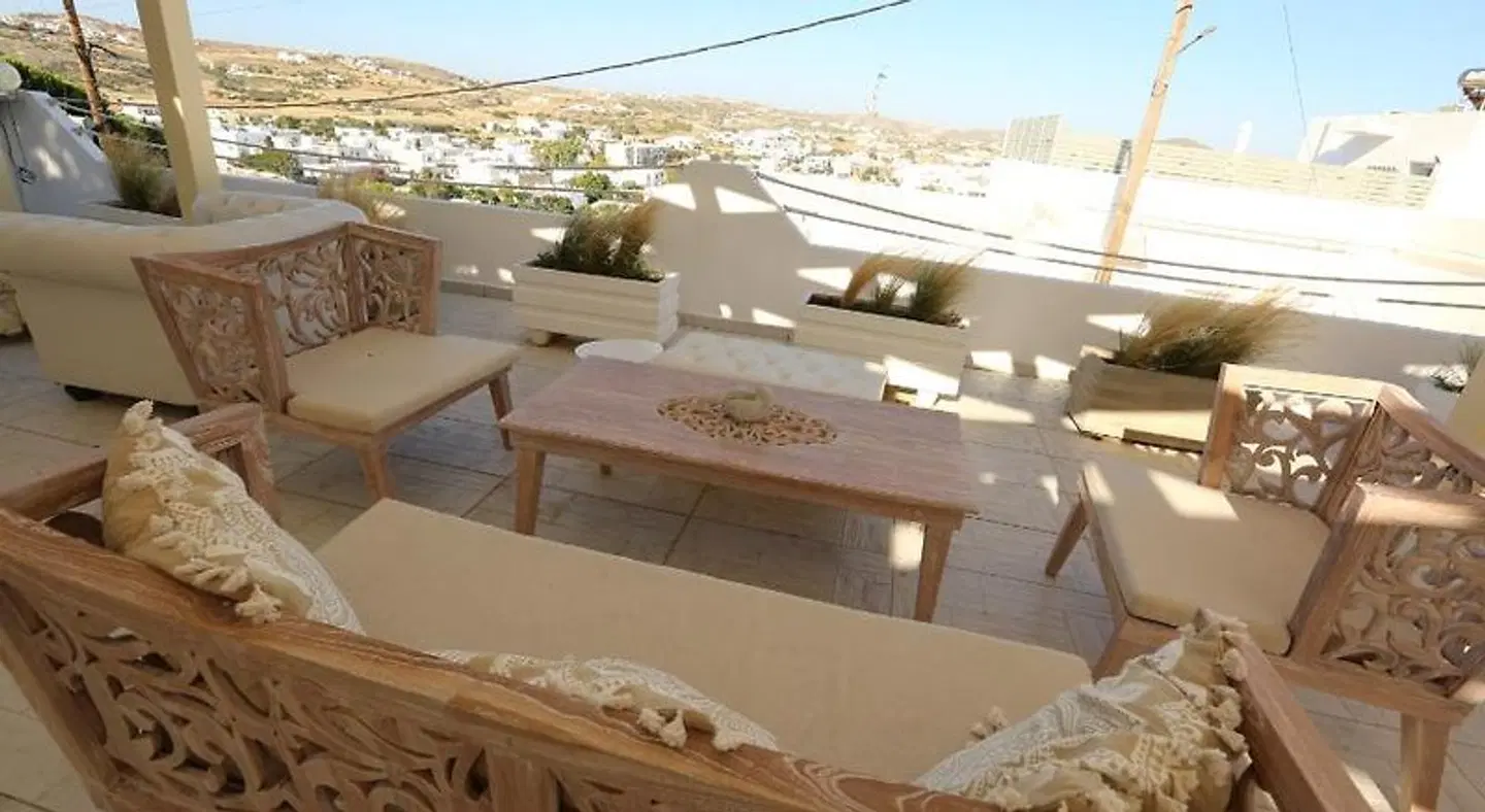 The White Suites EXTERIOR