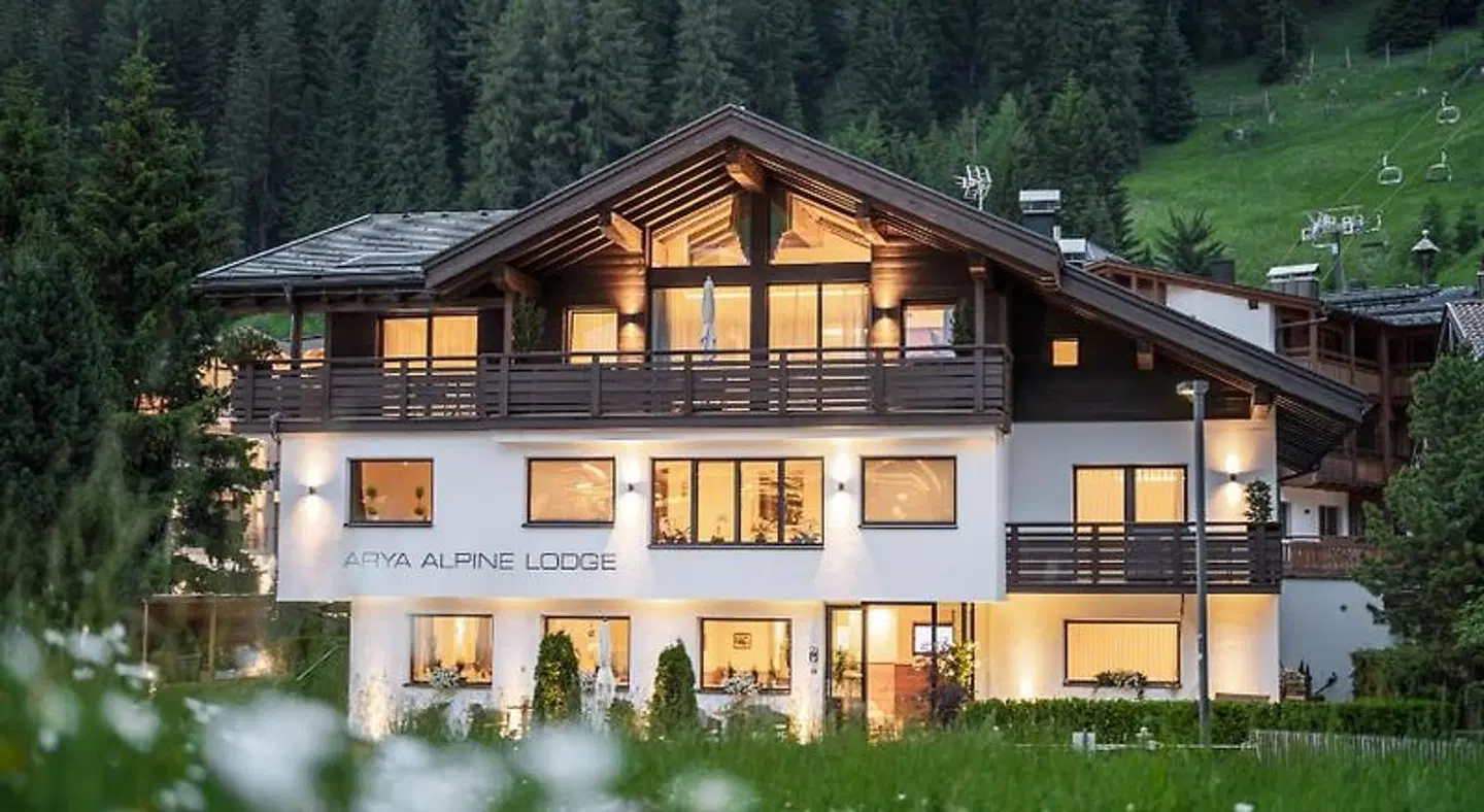 Arya Alpine Lodge EXTERIOR