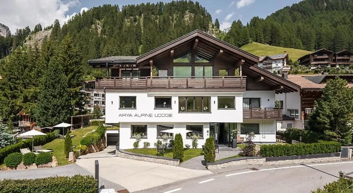 Arya Alpine Lodge EXTERIOR