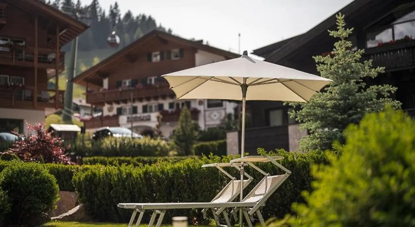 Arya Alpine Lodge EXTERIOR