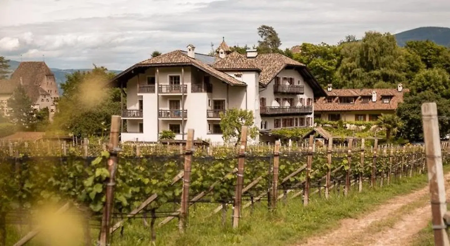 Hotel Weingut Stroblhof EXTERIOR