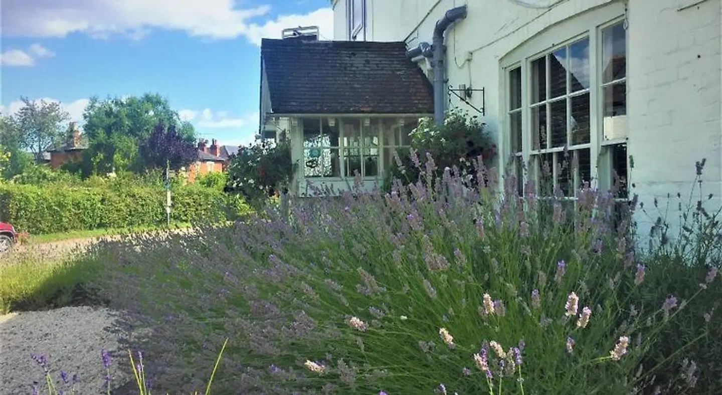 The Bell Inn EXTERIOR