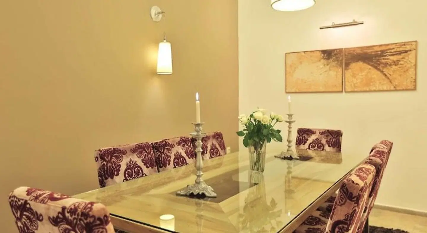Raoud Rayhane ROOM_EXAMPLE