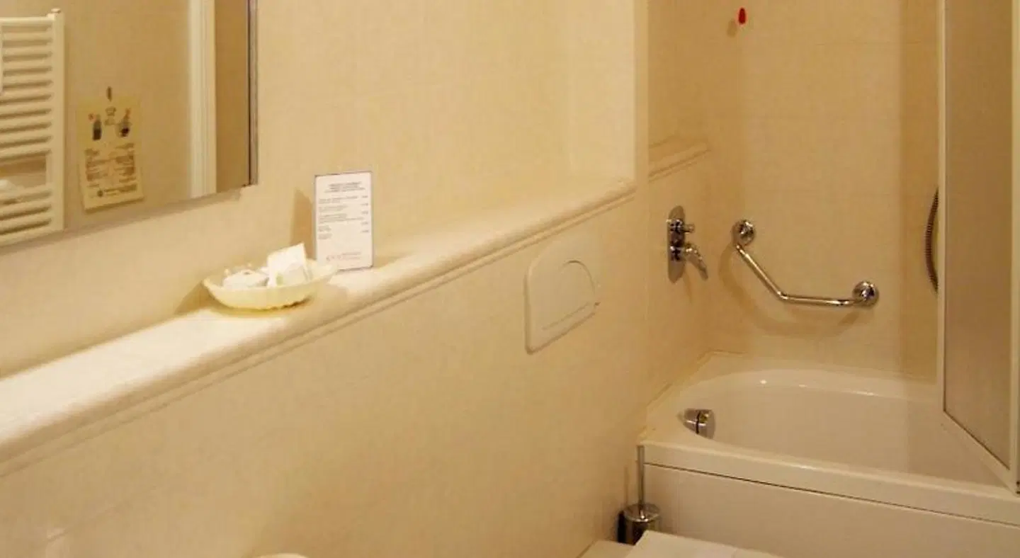 Hotel Ristorante Novecento Badezimmer