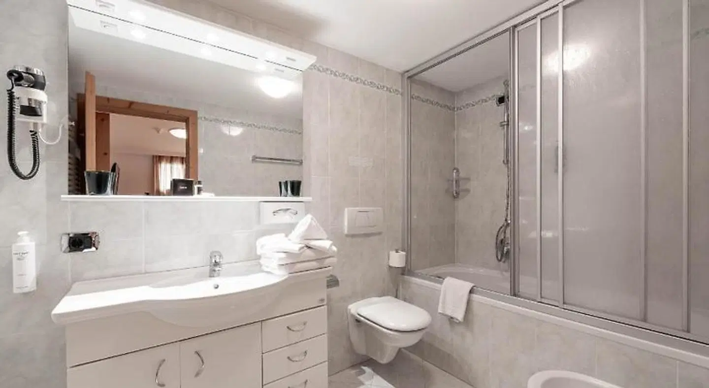 Sporthotel Monte Pana Badezimmer