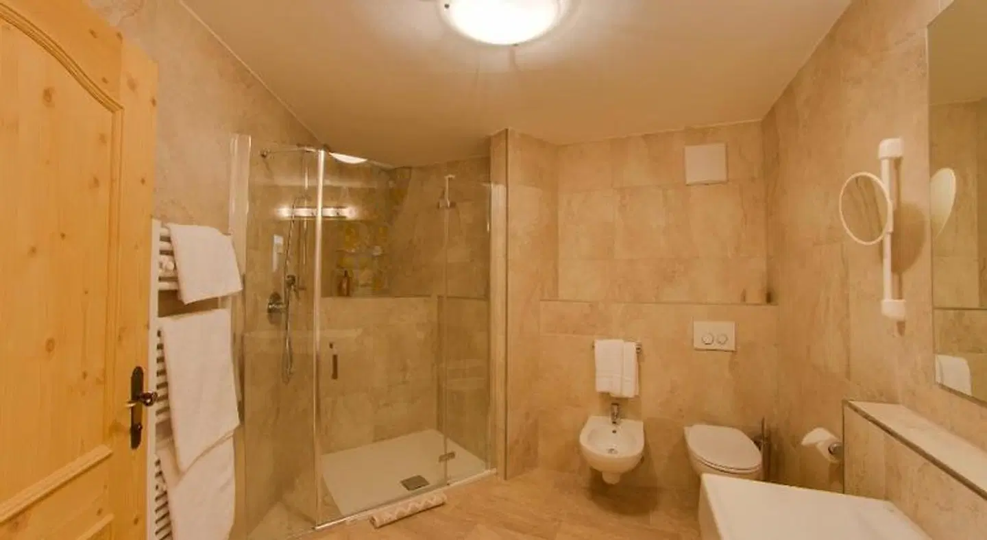 Dorfhotel Beludei Badezimmer