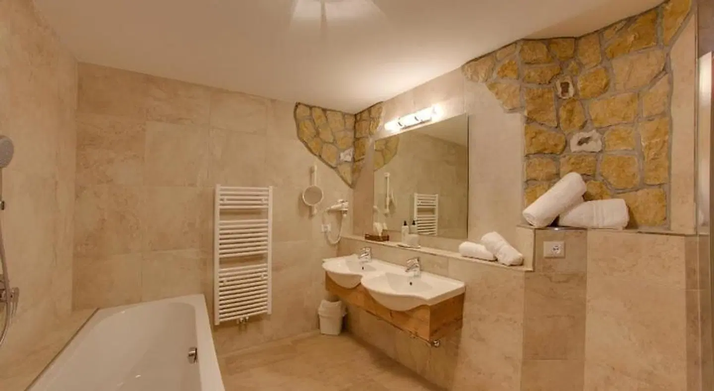 Dorfhotel Beludei Badezimmer