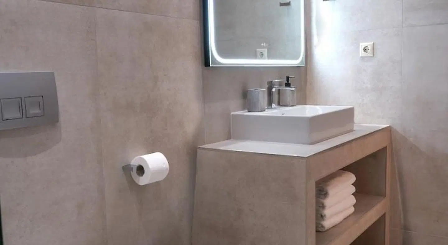 Nepheli Apartments & Studios Badezimmer