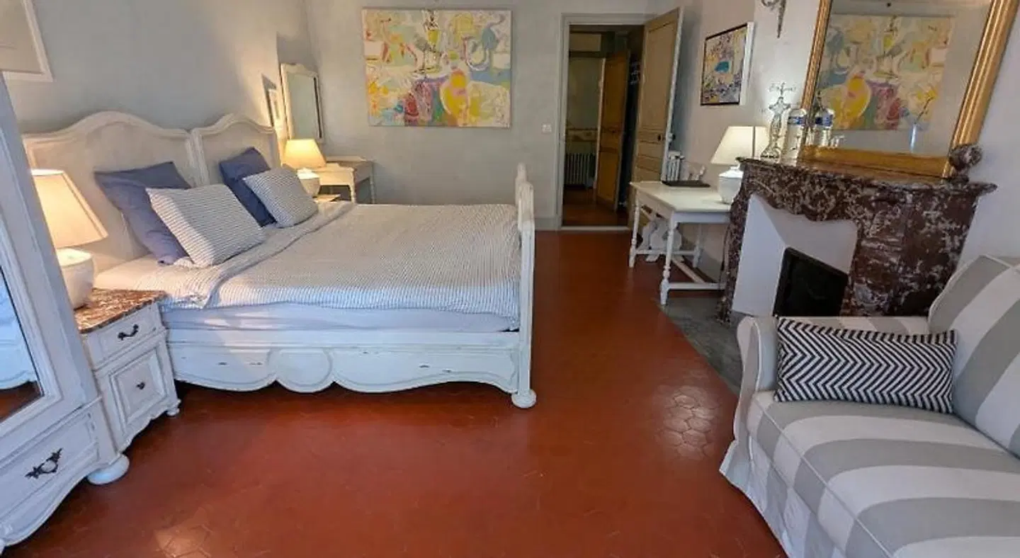Les Chapeliers ROOM_EXAMPLE