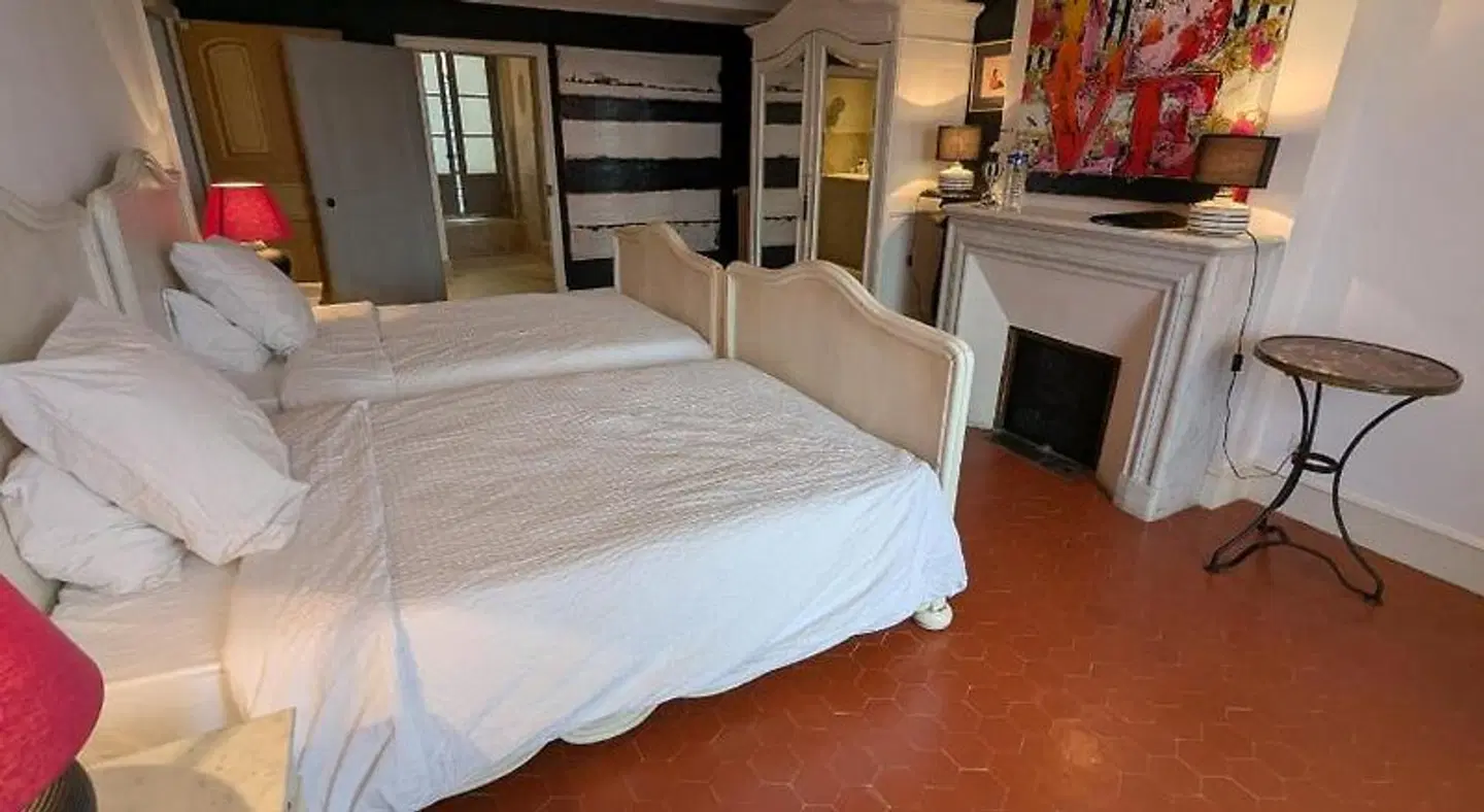 Les Chapeliers ROOM_EXAMPLE