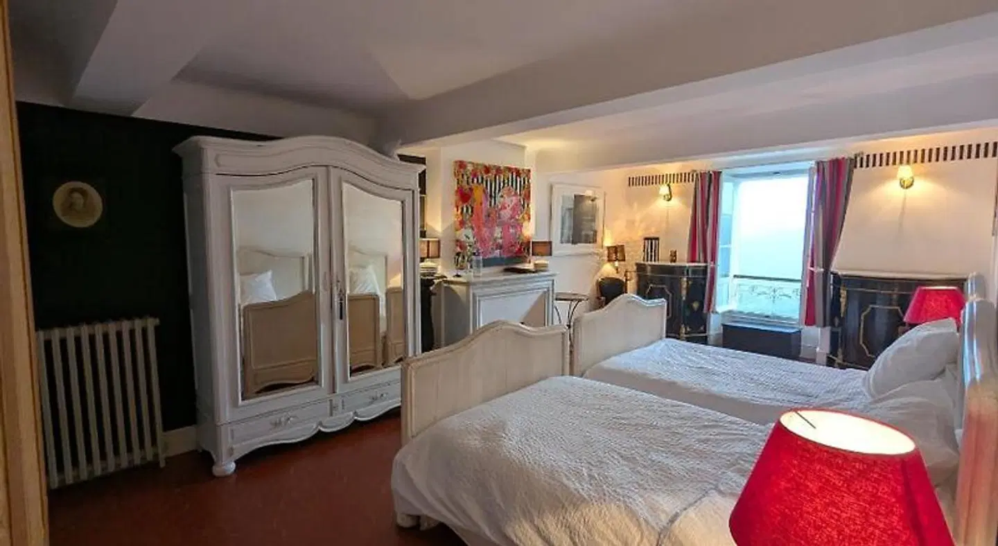 Les Chapeliers ROOM_EXAMPLE