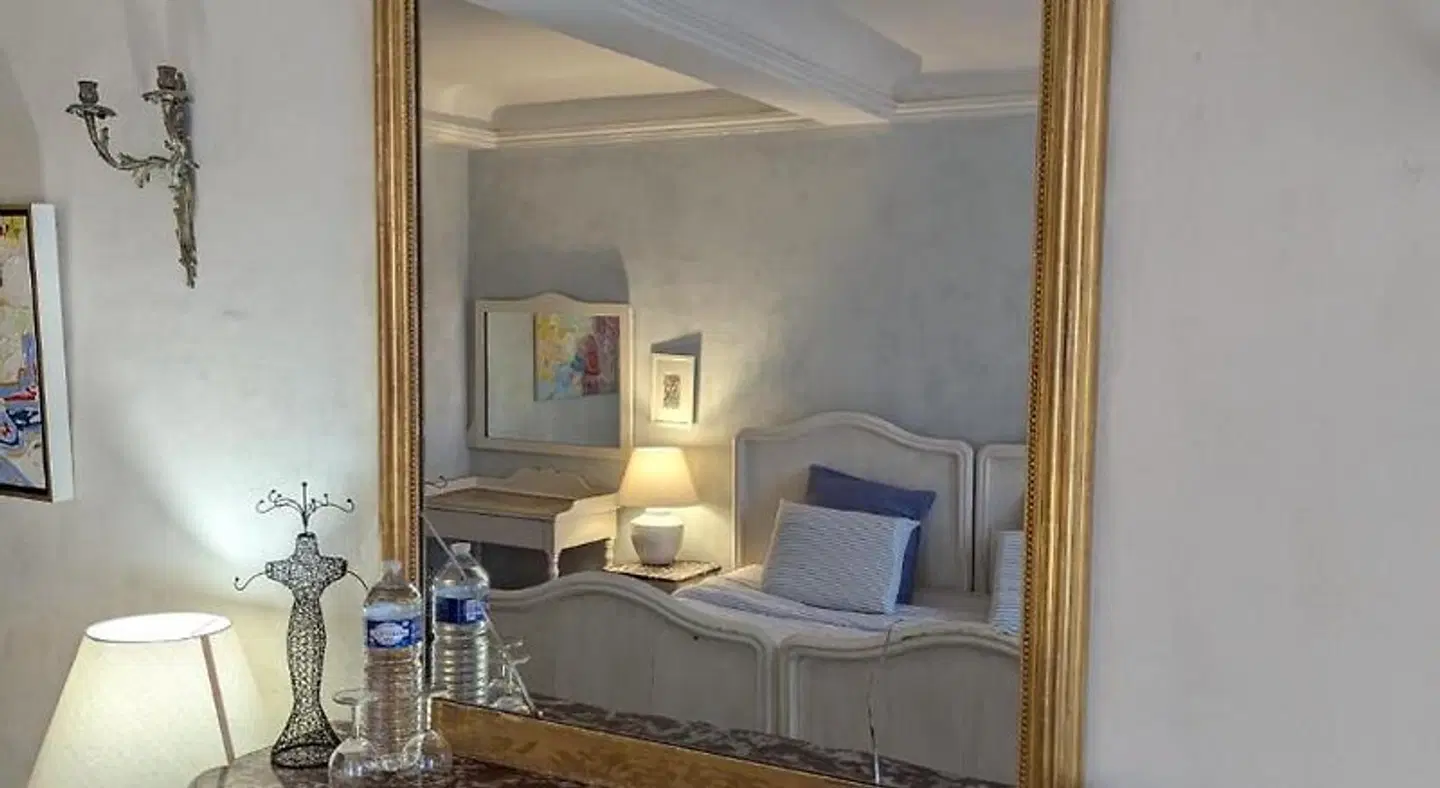 Les Chapeliers ROOM_EXAMPLE