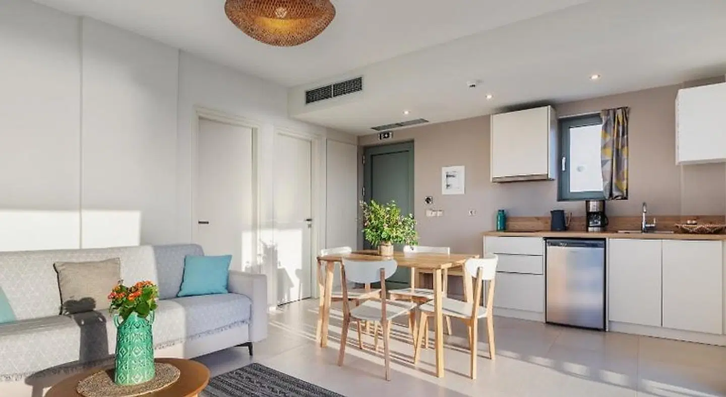 Callisto Seaside Homes & Suites Bar