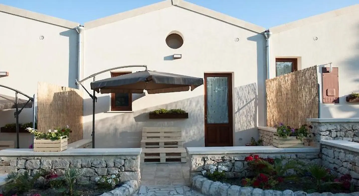 I 5 SENSI OUTDOOR_POOL