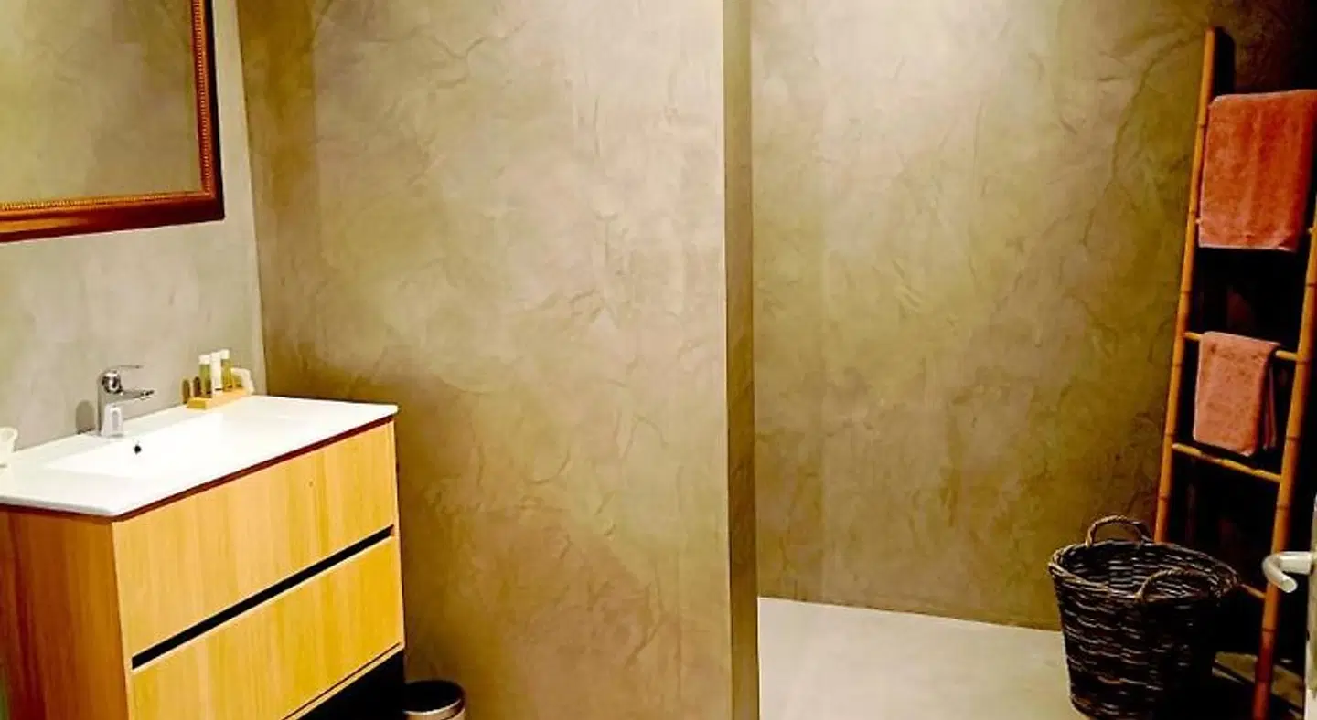 A l'Ombre Du Marronnier Badezimmer