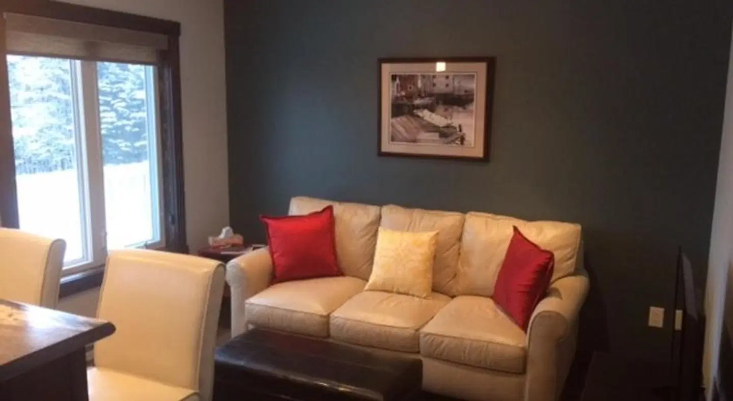 Bambury's Hillside Chalets LOUNGE_LOBBY