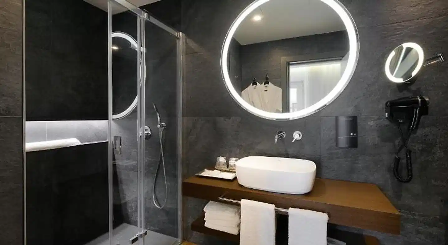 MouraSuites Hotel Badezimmer