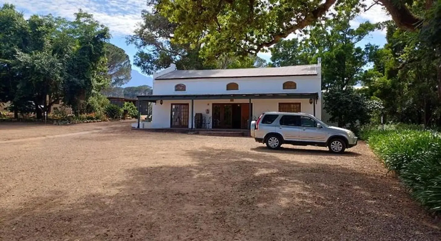 Ongegund Lodge EXTERIOR