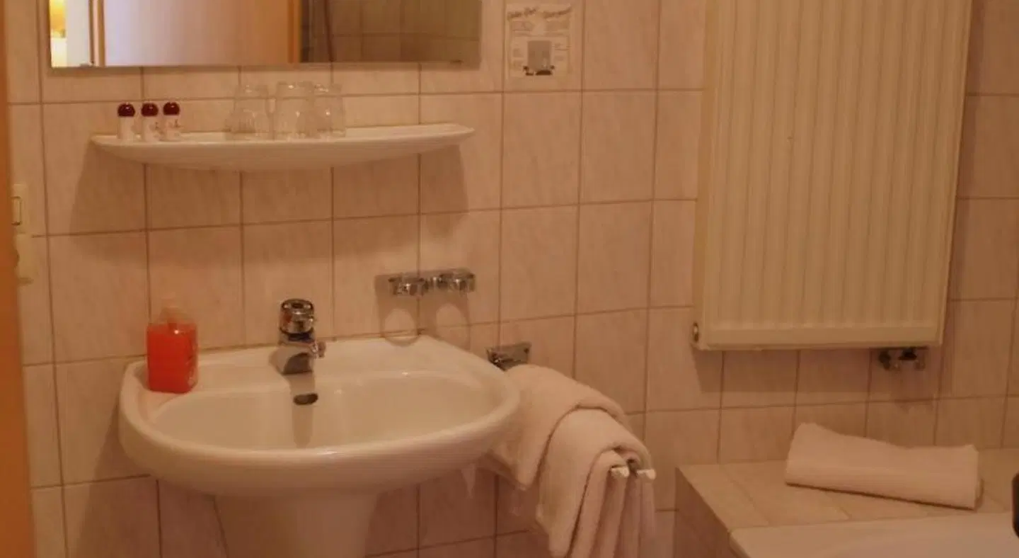Schwarzes Lamm Badezimmer