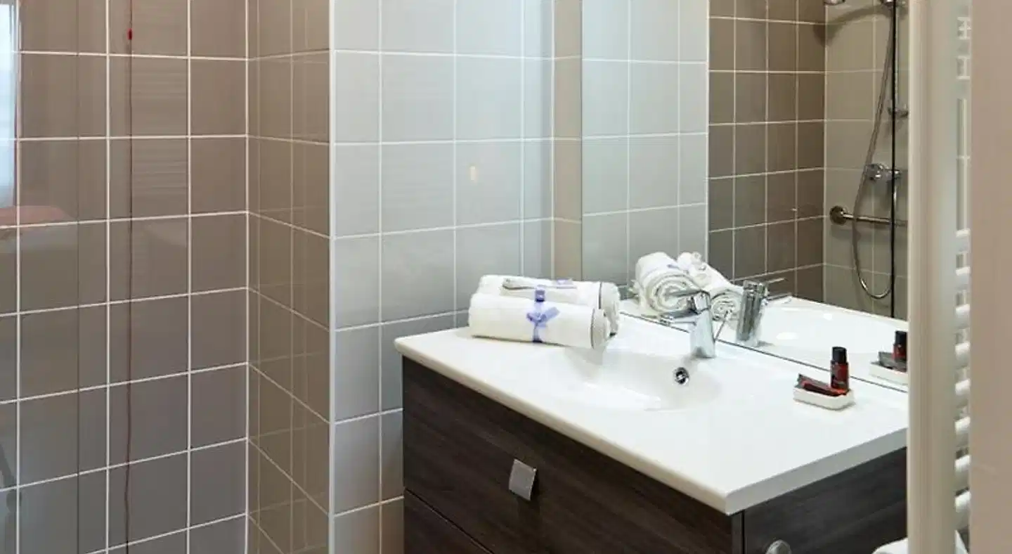 Zenao Suresnes Badezimmer