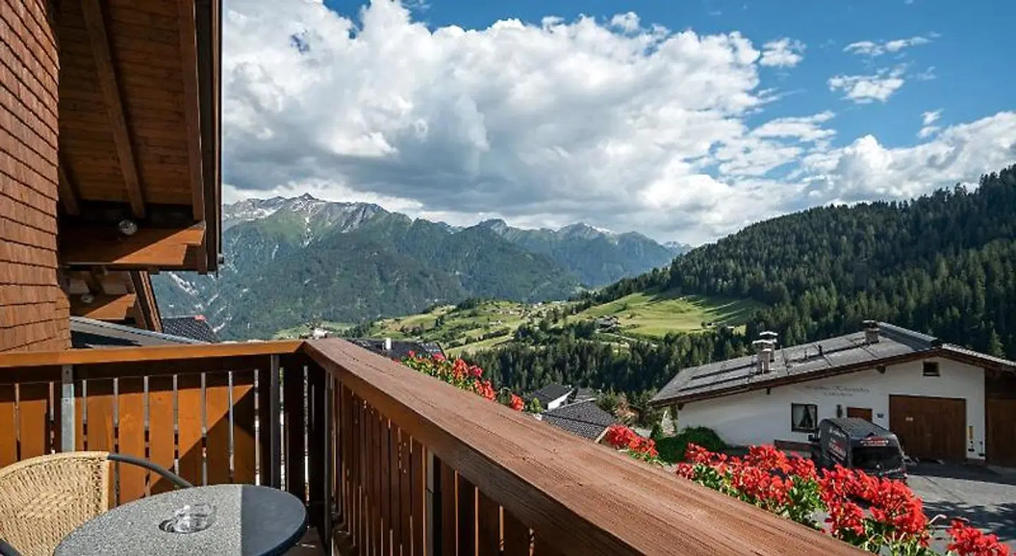 Apart Aurora EXTERIOR