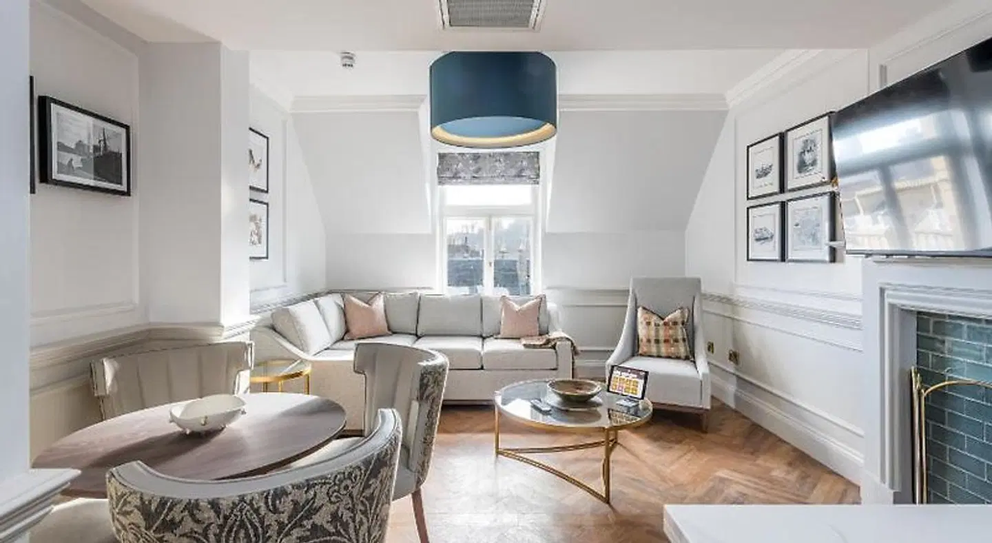 RIGH Residences LOUNGE_LOBBY