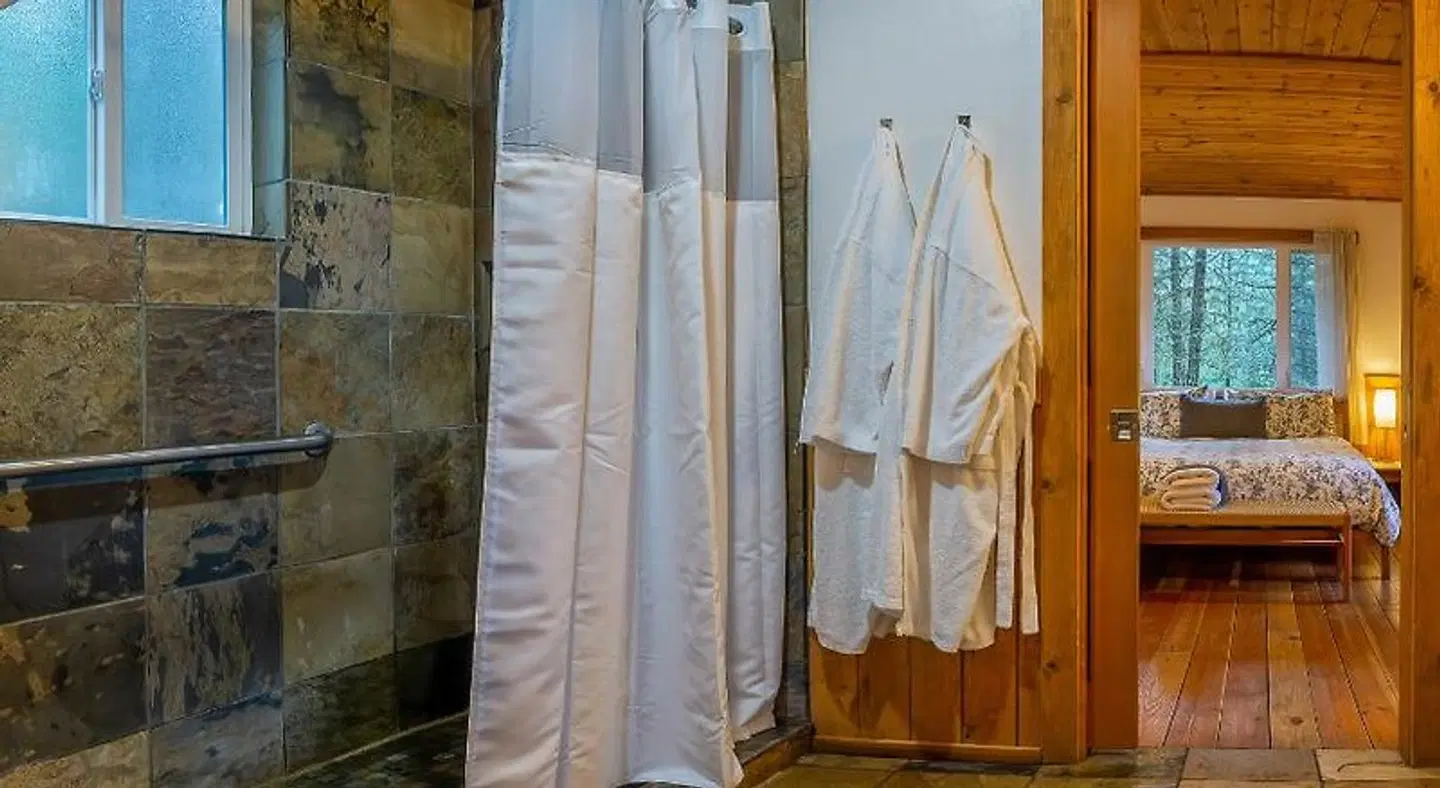 Green Springs Inn & Cabins Badezimmer