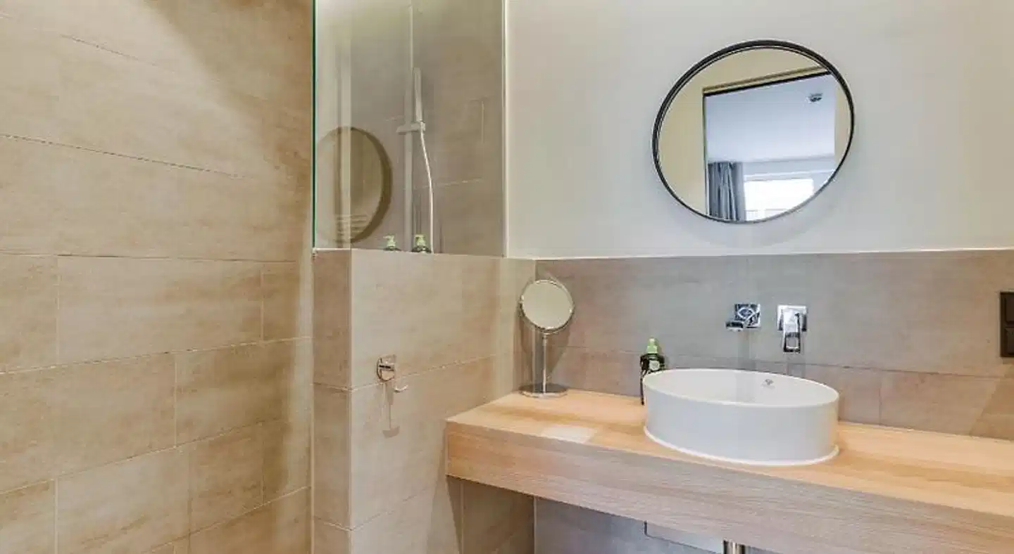 limehome Berlin Müllerstraße Badezimmer