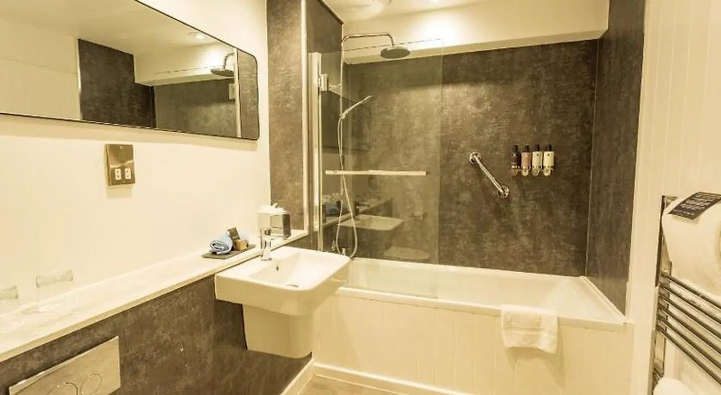 The Swan at Lavenham Hotel & Spa Badezimmer