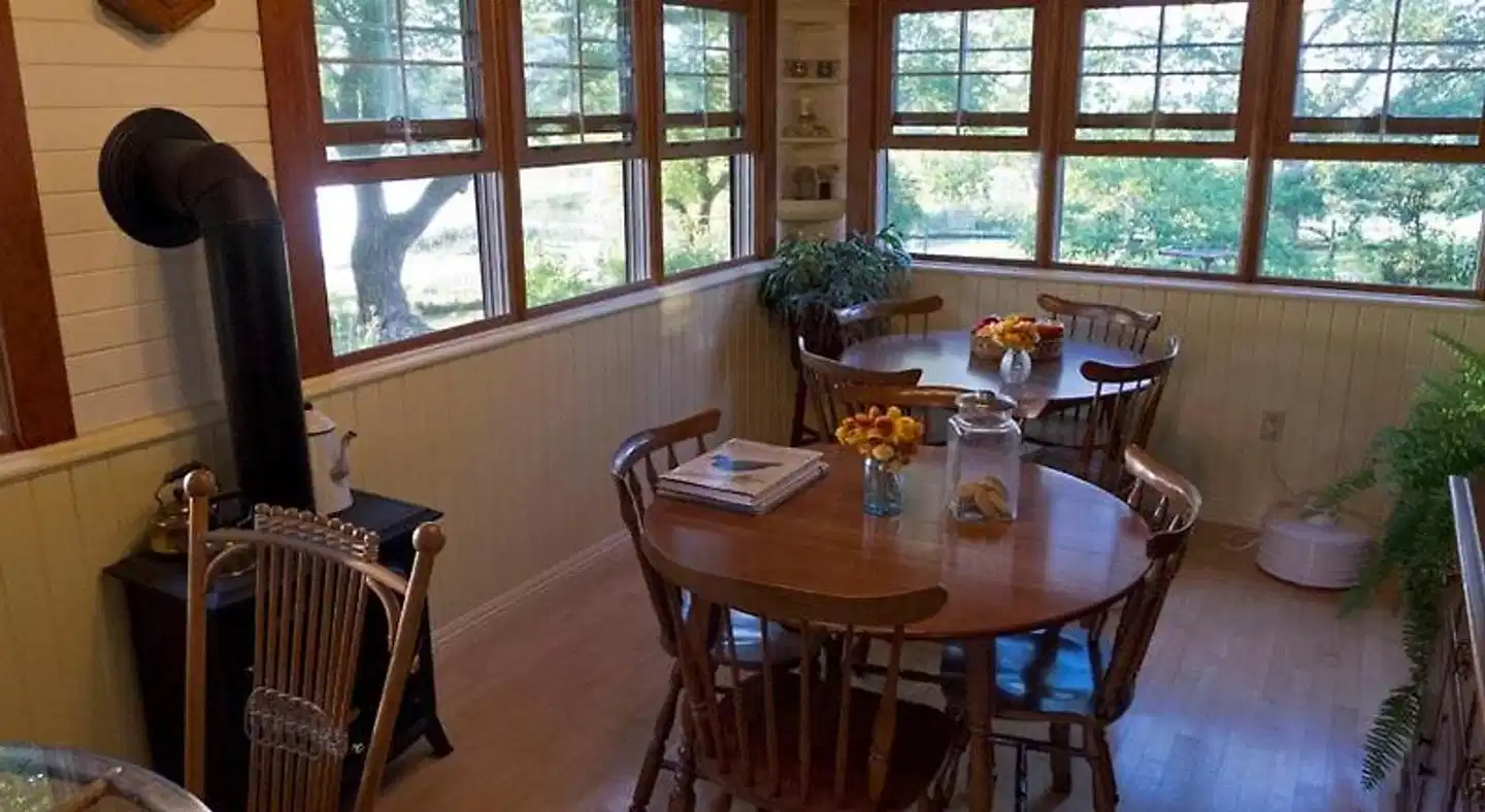 Fairmount Bed & Breakfast Restaurant