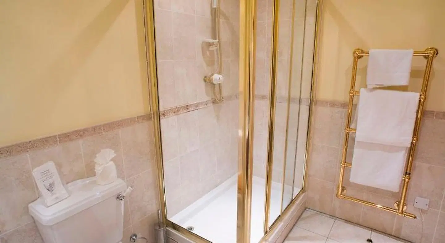 Angmering Manor - RelaxInnz Badezimmer