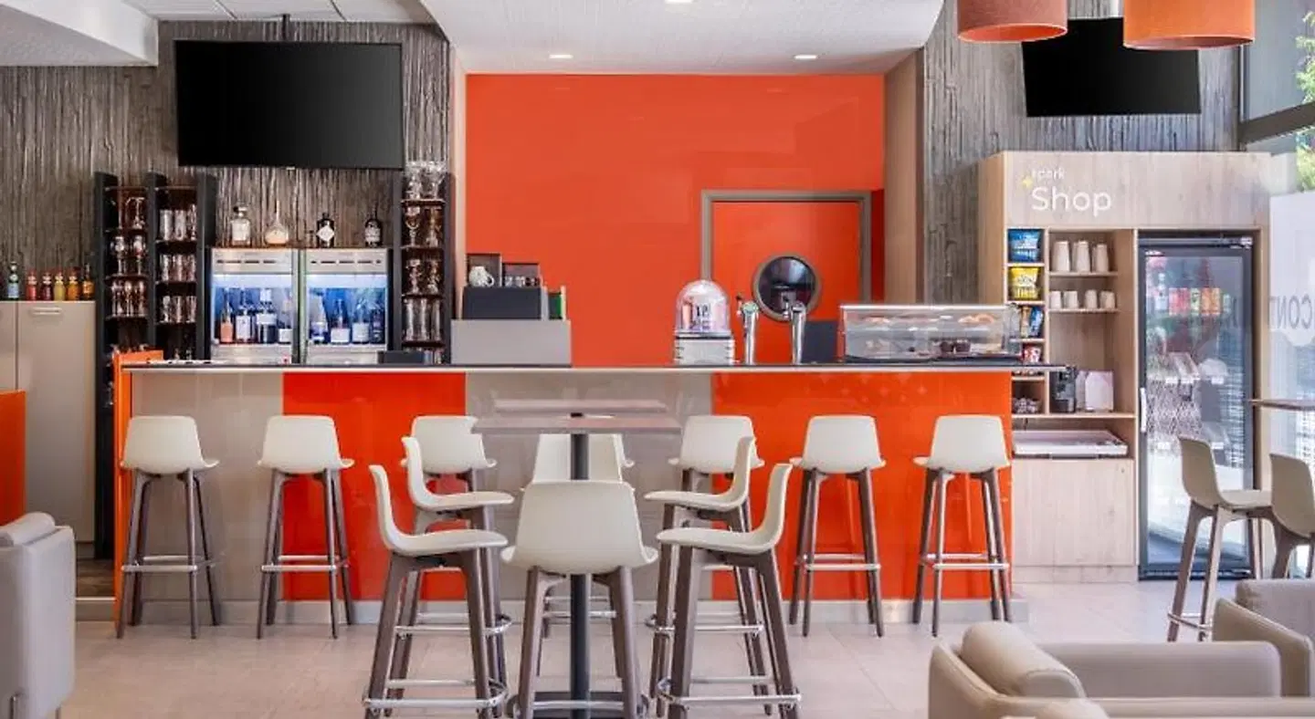 Spark by Hilton Lyon Park Saone Bar